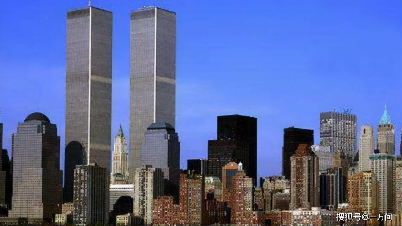 在世界范围内的双子塔知名度上原本位于美国纽约曼哈顿的双子大楼建成