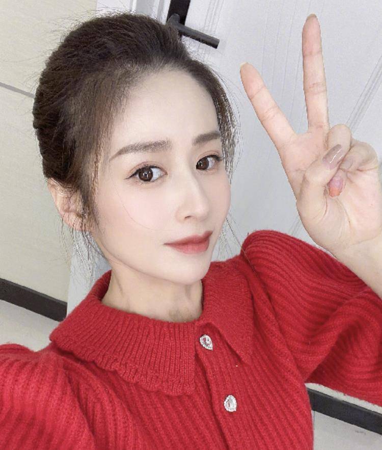 原创33岁颖儿晒照庆生付辛博献吻女儿送拥抱陈妍希景甜皆在场