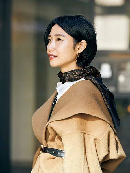 黑色 普通人穿棉衣参考来了 棉服这么穿不臃肿