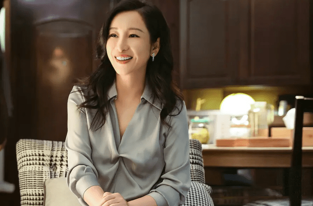 李萍|《小敏家》开播，本是黄磊周迅的对手戏，谁料秦海璐却因角大火