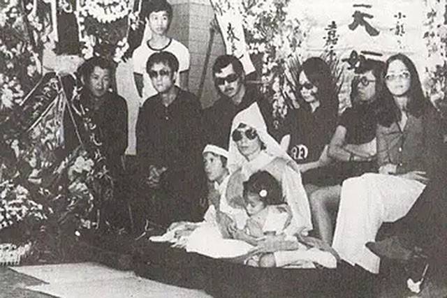 梦起之|李小龙辞世后葬于西雅图，二十年后儿子陪伴在侧，碑文令人深思