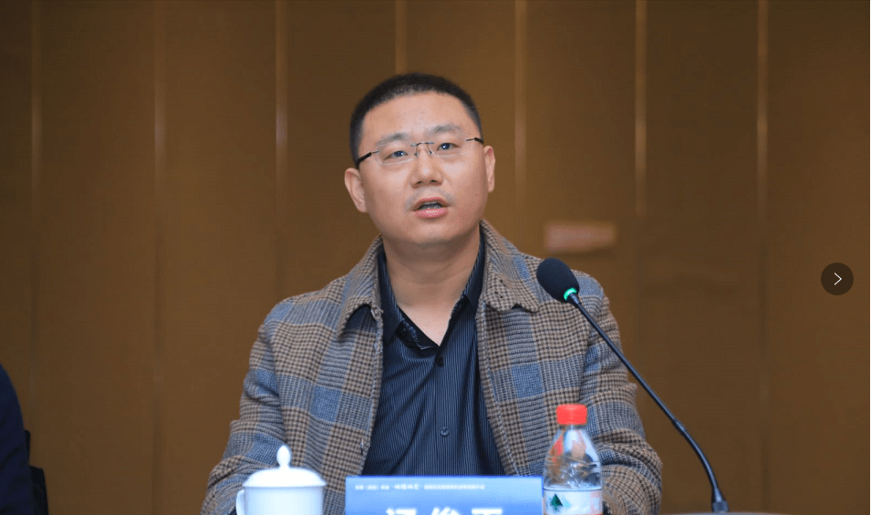 在揭牌仪式上,黄巍向西安市洪洞商会会长汤俊平及西安市洪洞商会授予