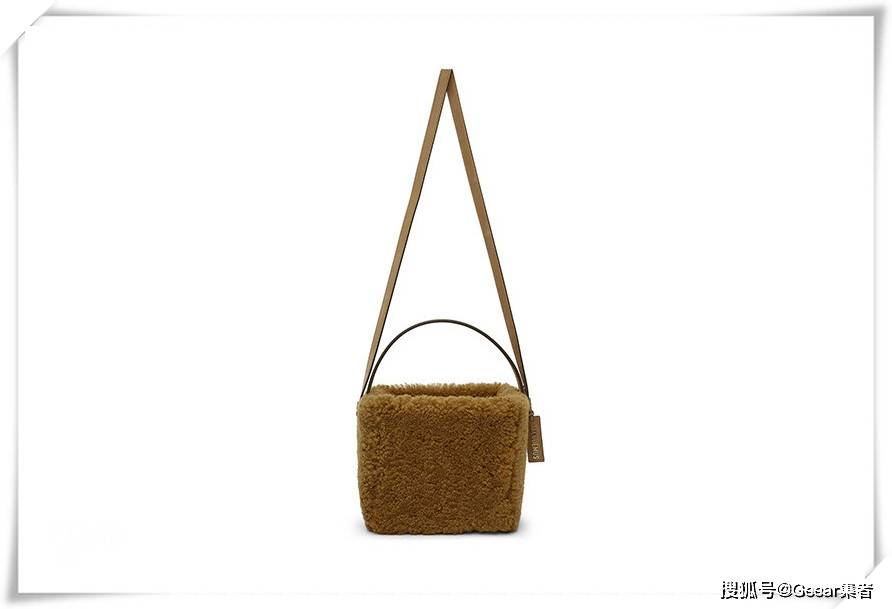Bag软绵的冬季：绒毛包包再次重回时髦女生的怀抱！