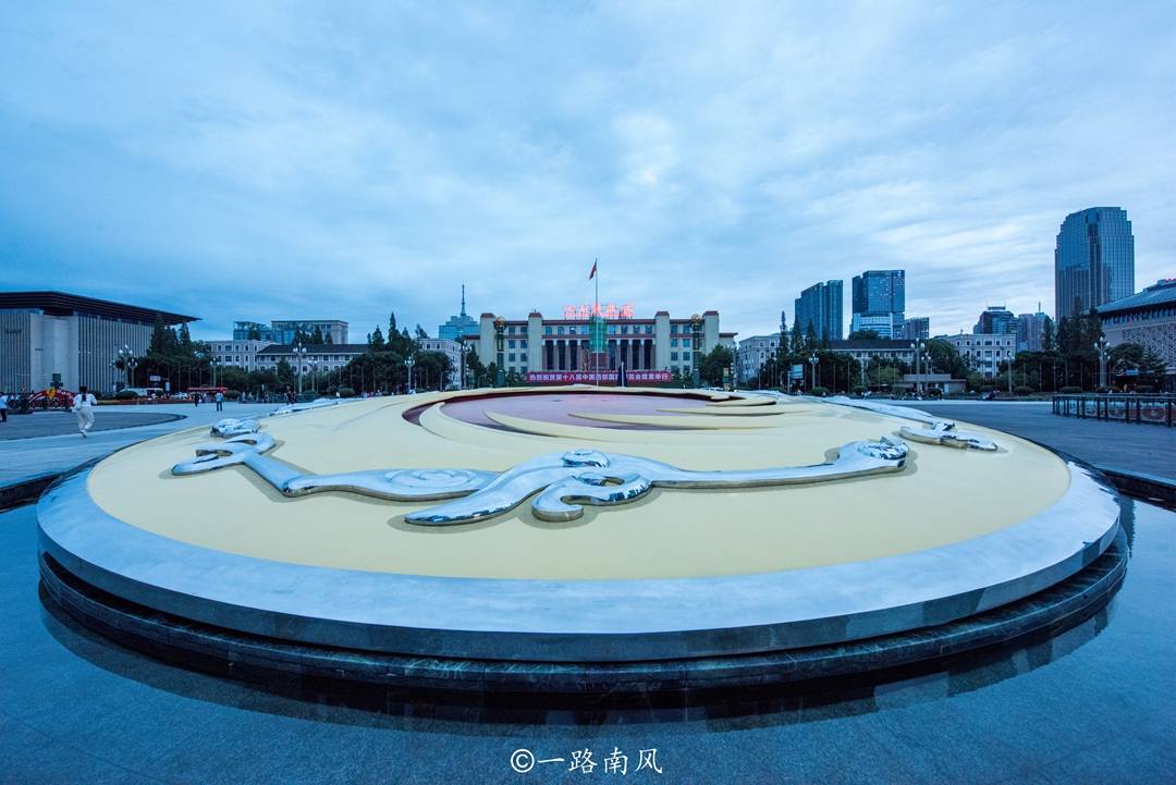 成都的地图中心,却不是核心cbd,人气不如春熙路但很有特色_城市_广场