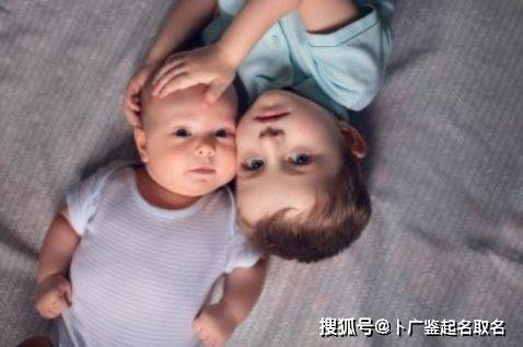 梦境的温柔交响，解析梦见男朋友和我的孩子在一起玩的深层寓意