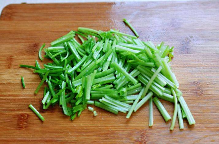 腐竹的家常做法腐竹炒芹菜 d1ba423a13cd41ef92f16400cb700ece.jpeg