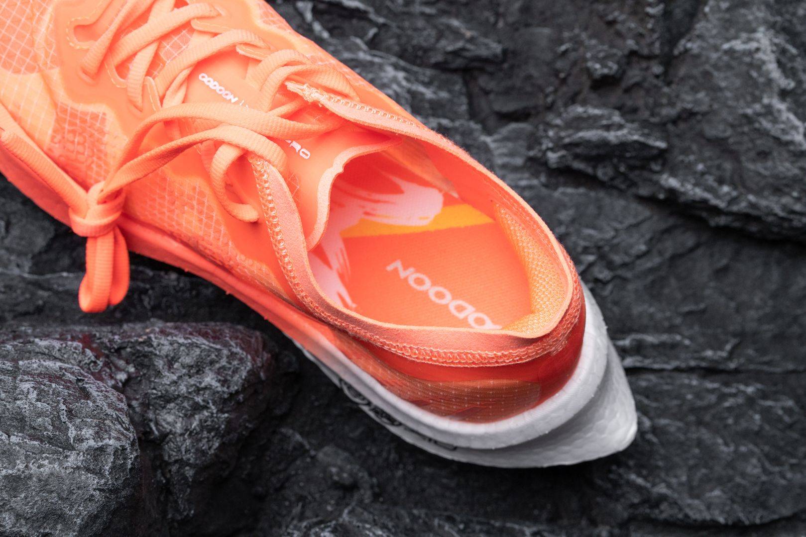 颜值与实力并存专业竞速的42k造风者run全掌碳板跑鞋