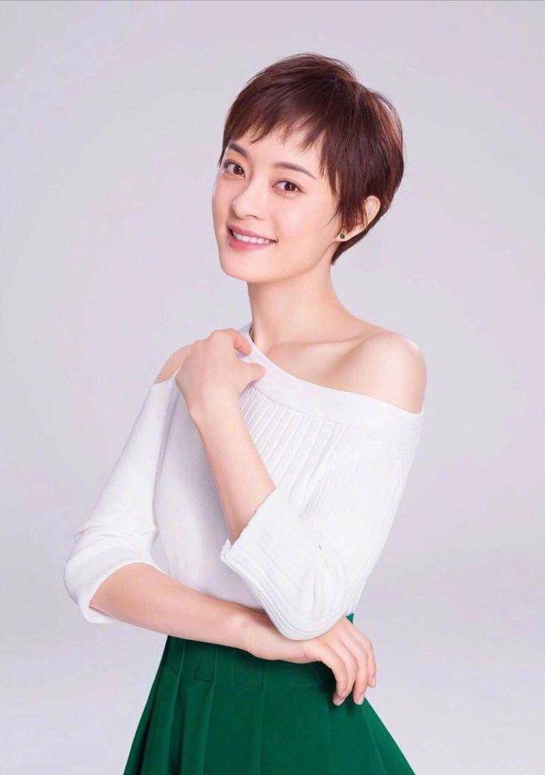 发型女人过了50岁，建议剪掉长发留短发，原因有这3点，重点不是好看