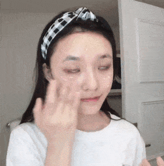 时间擦气垫总是脱妆怎么办?试试搭配这款CB拍拍隔离精华液