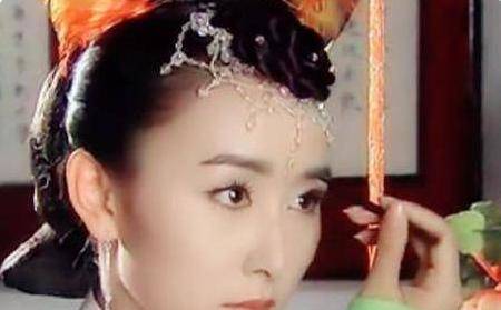 因为为什么普通女人纹眉的居多，而女明星却很少纹眉？内行人讲出真相