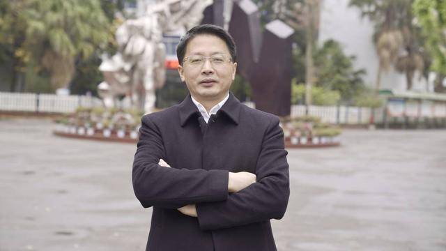 四川"霹雳舞局长"段礼富:我不是网红 只想做有温度的教育人_犍为_演讲