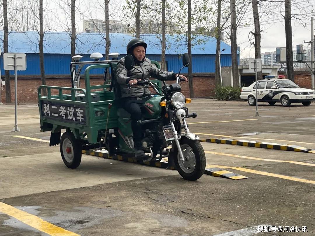 原创我为群众办实事河南嵩县摩托车电子化考试系统入正式投入使用