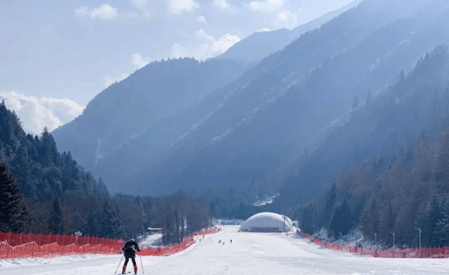 四川阿壩藏族羌族自治州理縣上孟鄉,下孟鄉境內孟屯河谷滑雪