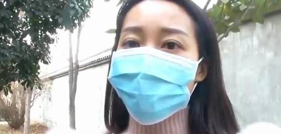 很漂亮女子被朋友介绍到美容院祛斑，如今戴口罩出门：我以前很漂亮的！