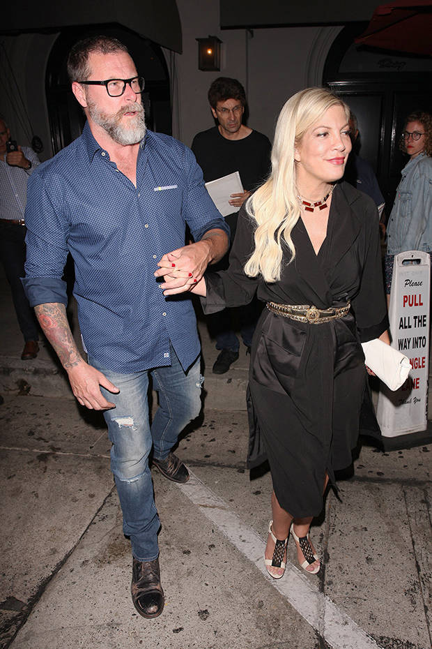 tori spelling 看起来很沮丧需要迪恩麦克德莫特去感染新冠病毒_dean