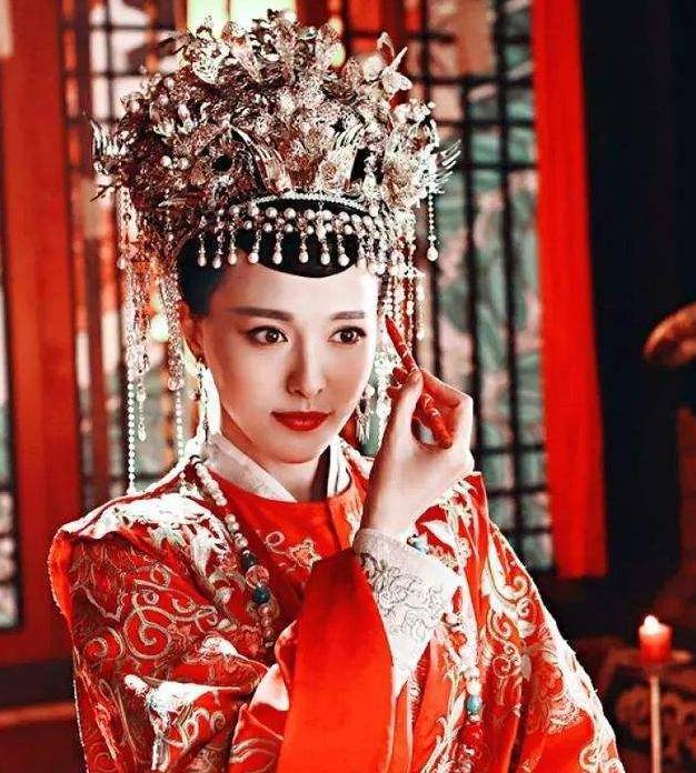 传统 有一种惊艳，叫当红女星穿上红色嫁衣，每一个都想叫娘子！