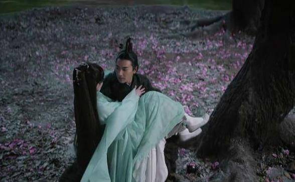 箱子|为什么公主抱都只拍近照？看到花絮知道真相，聪明的导演