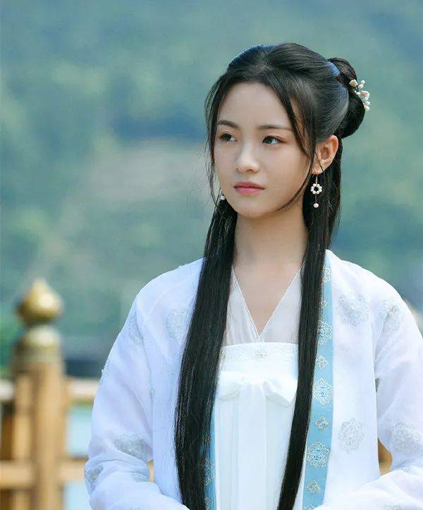 驯鹿|驯鹿娱乐：张若昀新剧女主，颜值路人，又一个资源咖！