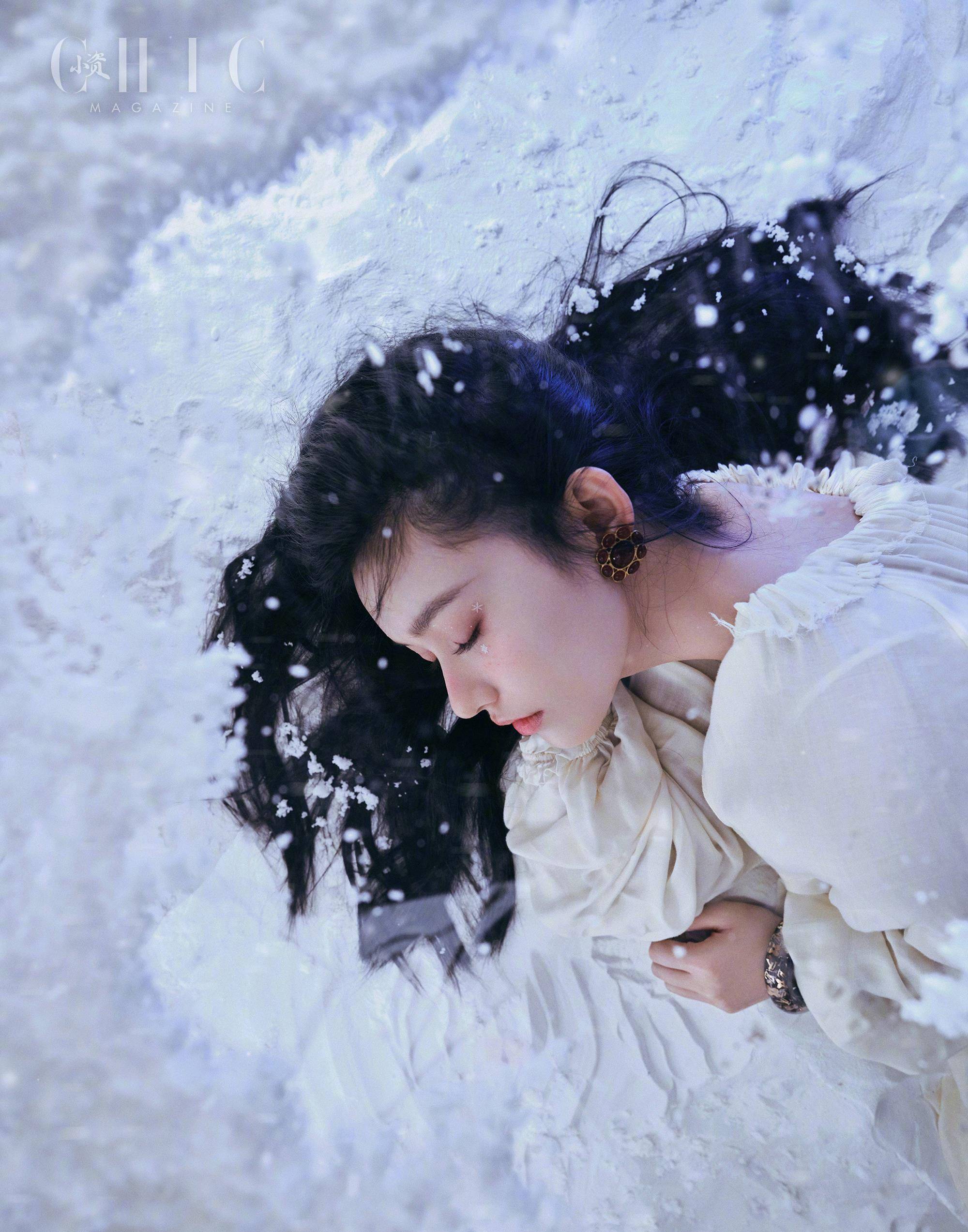波美林允化糜鹿妆美如冰雪精灵，圣诞节这样拍惊艳朋友圈
