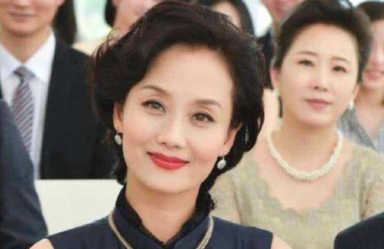 女儿是奥运冠军，“儿子”是顶级流量，51岁的她才是人生赢家封面图