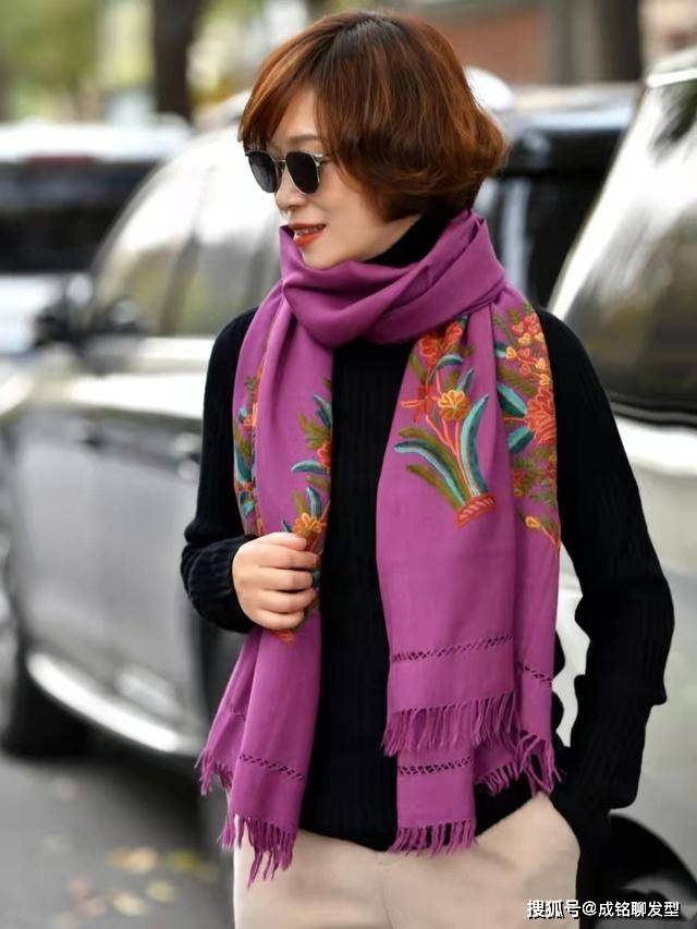 色调 这才是老年人最好的状态,远离沉闷的黑白灰,亮色穿搭时髦又减龄