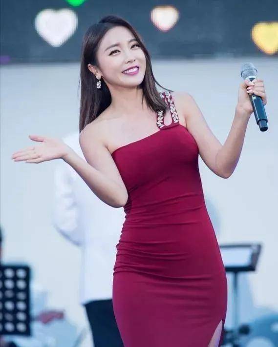 原创微胖女神洪真英曾因作假被公司雪藏却没想到意外大火