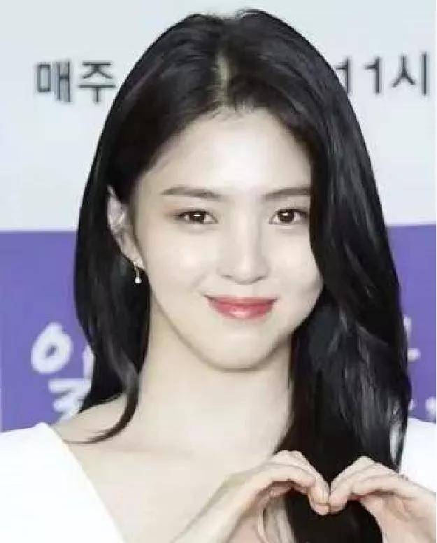曲线被星探从校门追到家门口的少女，教你什么叫美神降临
