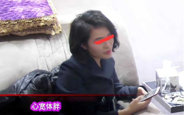 同学胖就要被嫌弃？胖女孩在美甲店被女子打击，身材太胖找不到男朋友