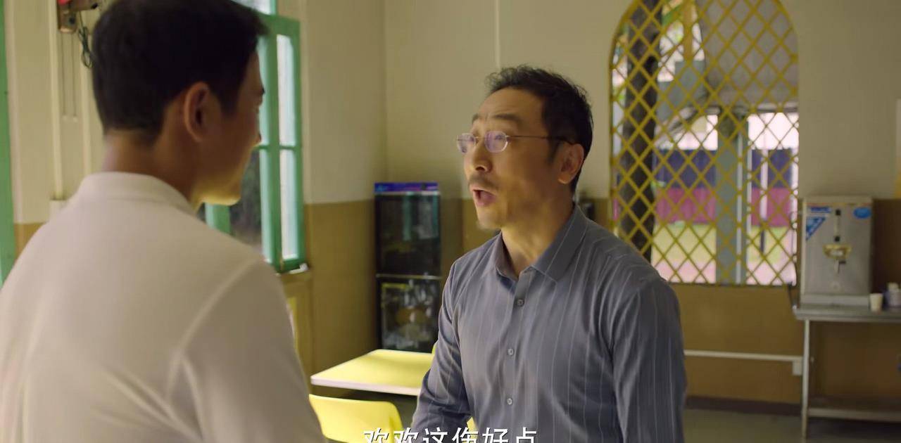 剧情的发展让他们两个走到了一块,一个是埃博拉病毒的重要医生,一个是