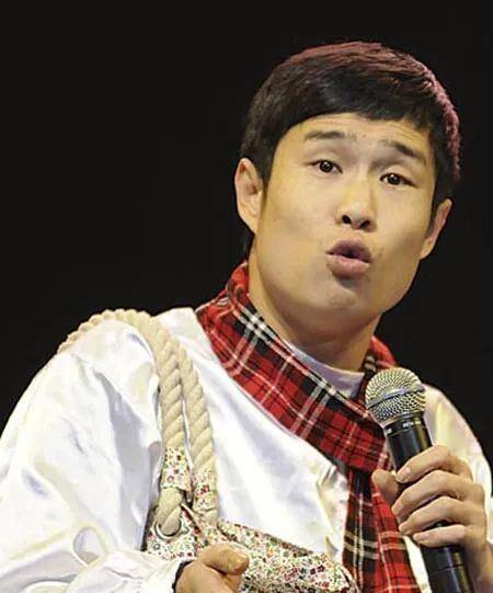 小沈阳刚出名时,一位富婆给了他一张100万的卡,小沈阳秒懂_沈春阳_赵