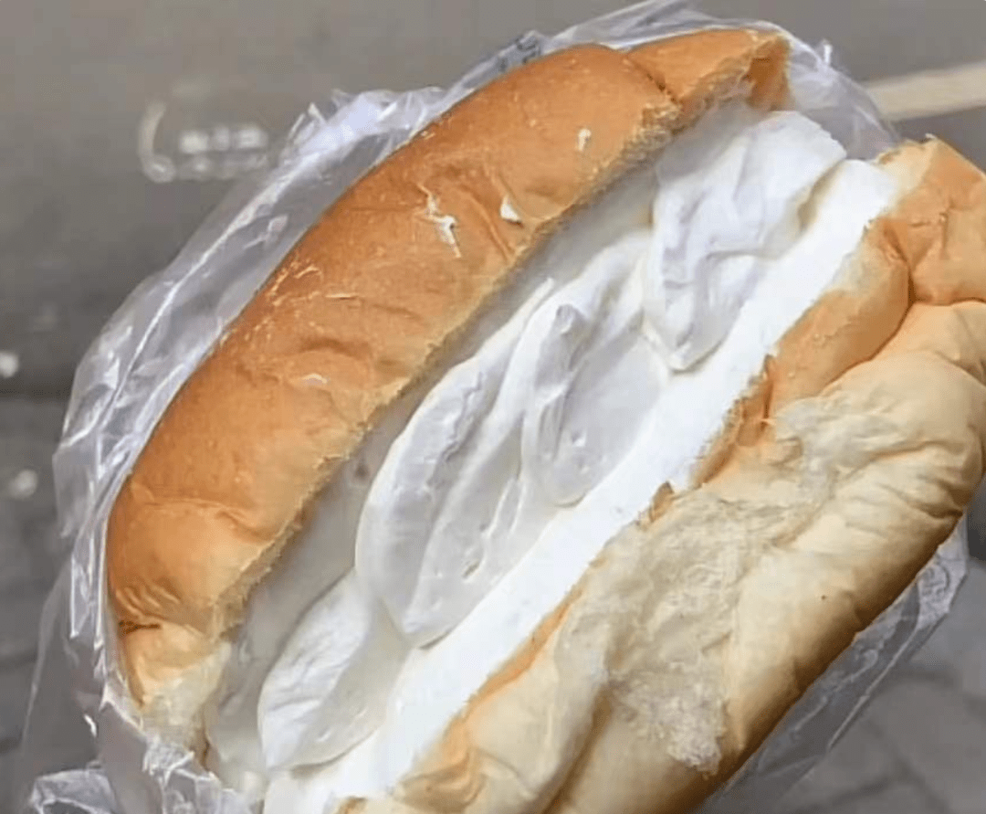 面包|8090后难忘的童年糕点，鸡腿面包太怀旧，花朵蛋糕直接“封神”