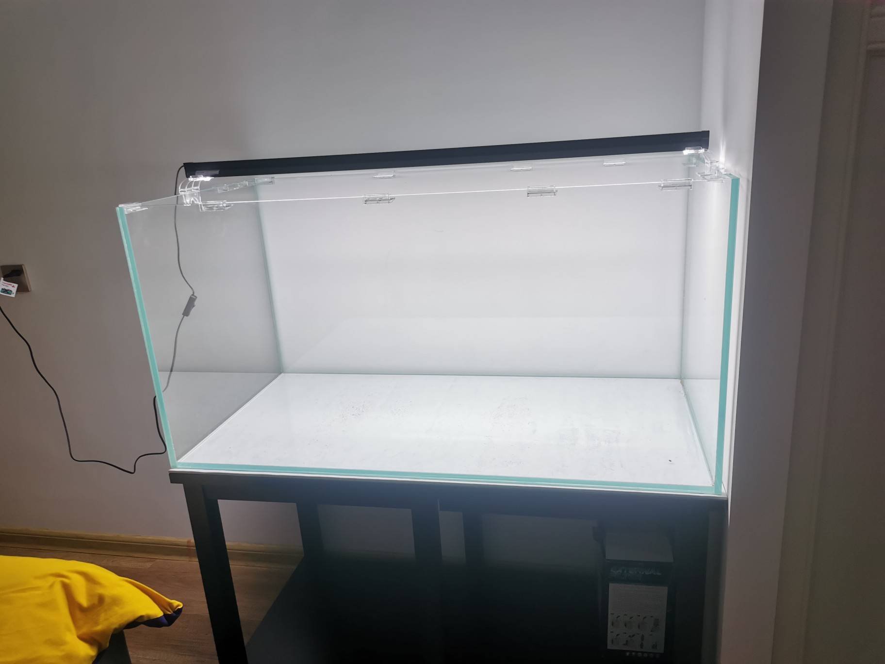 80的鱼缸能装多少升水