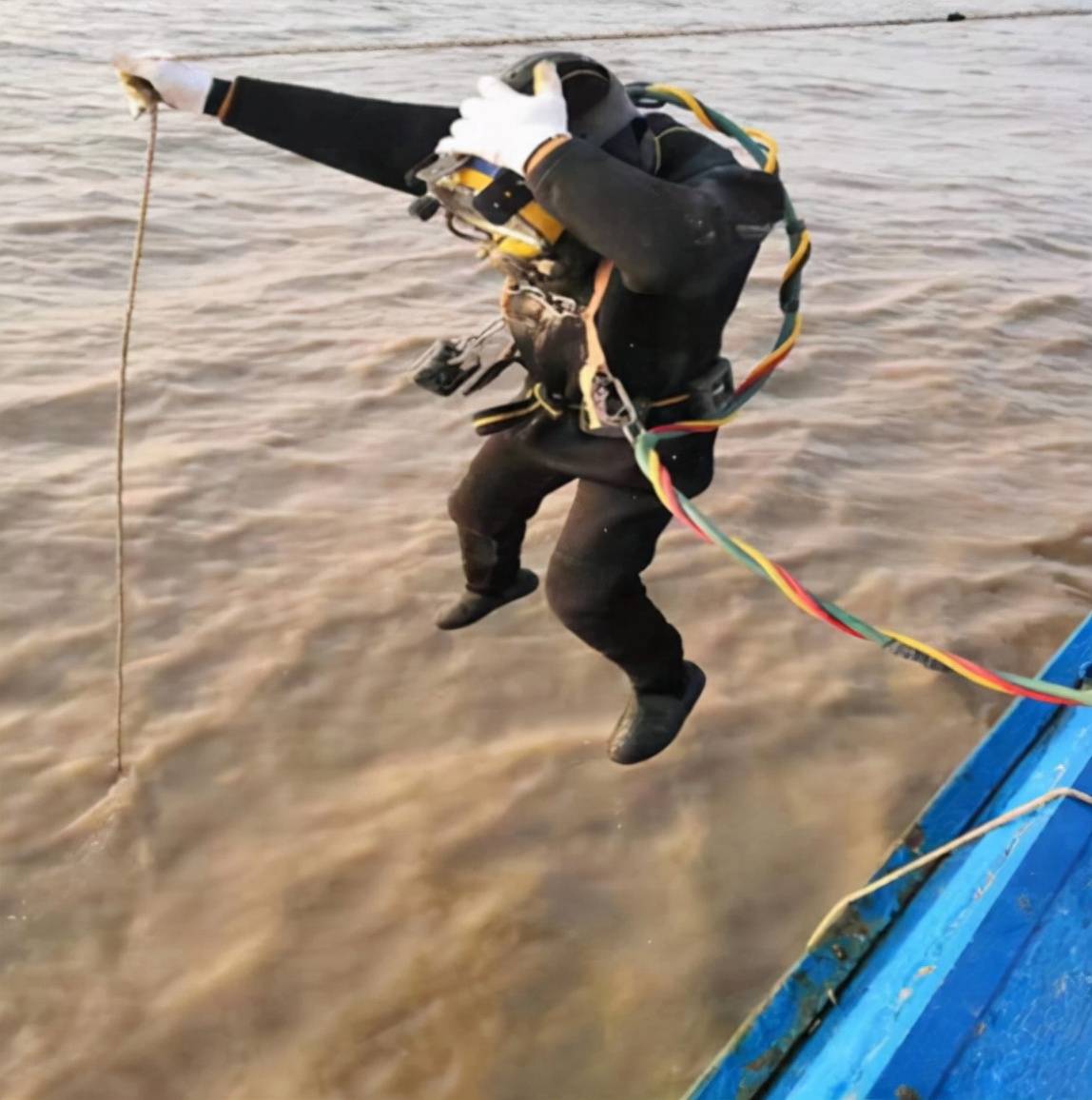 黄河捞尸人一个备受争议却又即将消失的职业我们不赚死人的钱