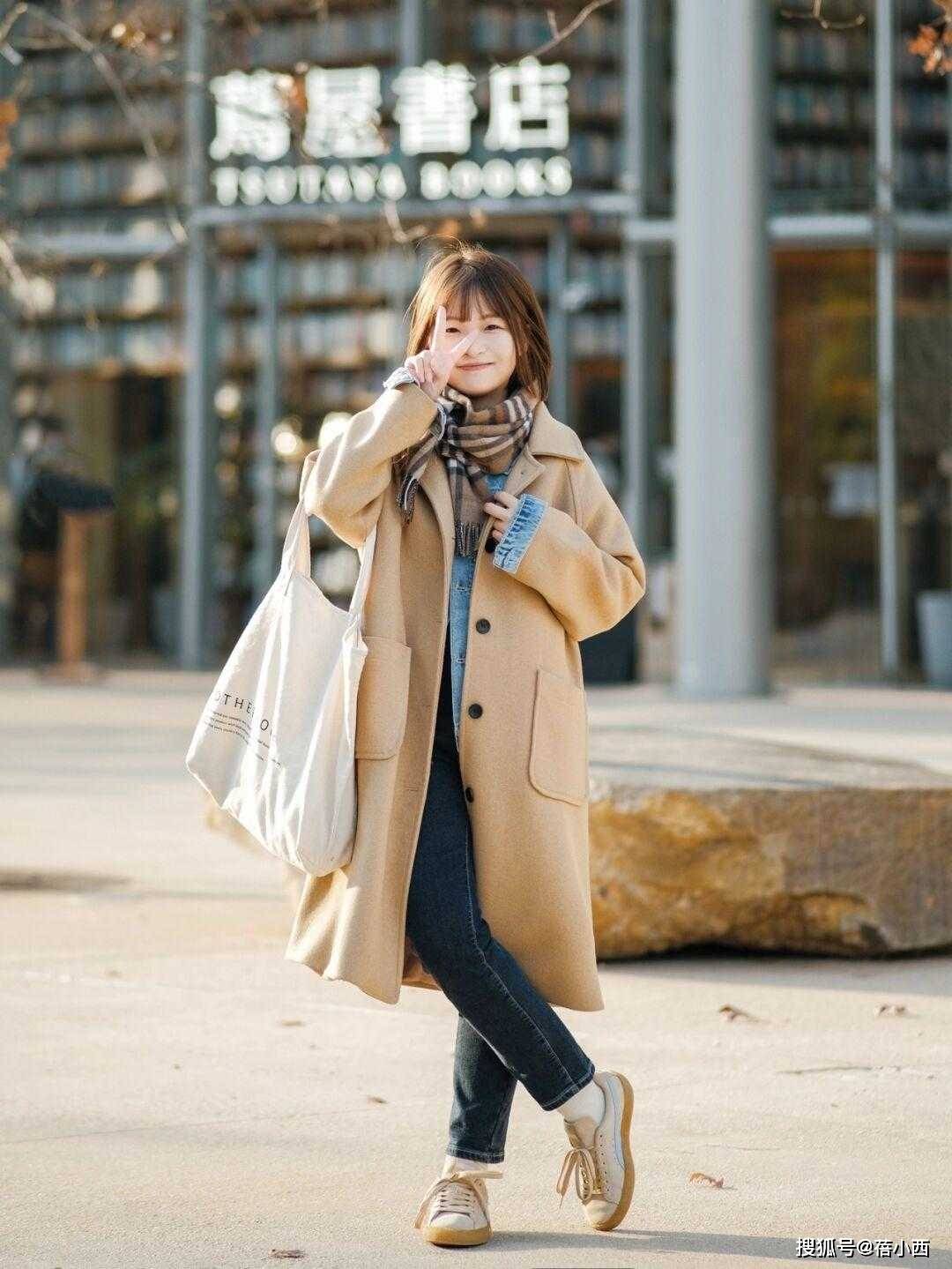 小个子 小个子入冬少穿“羽绒服”，建议多穿“大衣”，简约高级还耐看