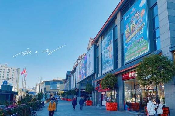 实拍云南丽江“最高档”的商场，游客：想不到现在丽江这么现代化