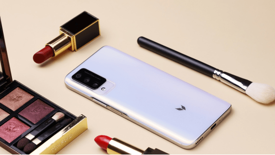 麦芒10上手图赏:潮美设计 灵动影像,诠释无畏生长_机身_机型_品牌