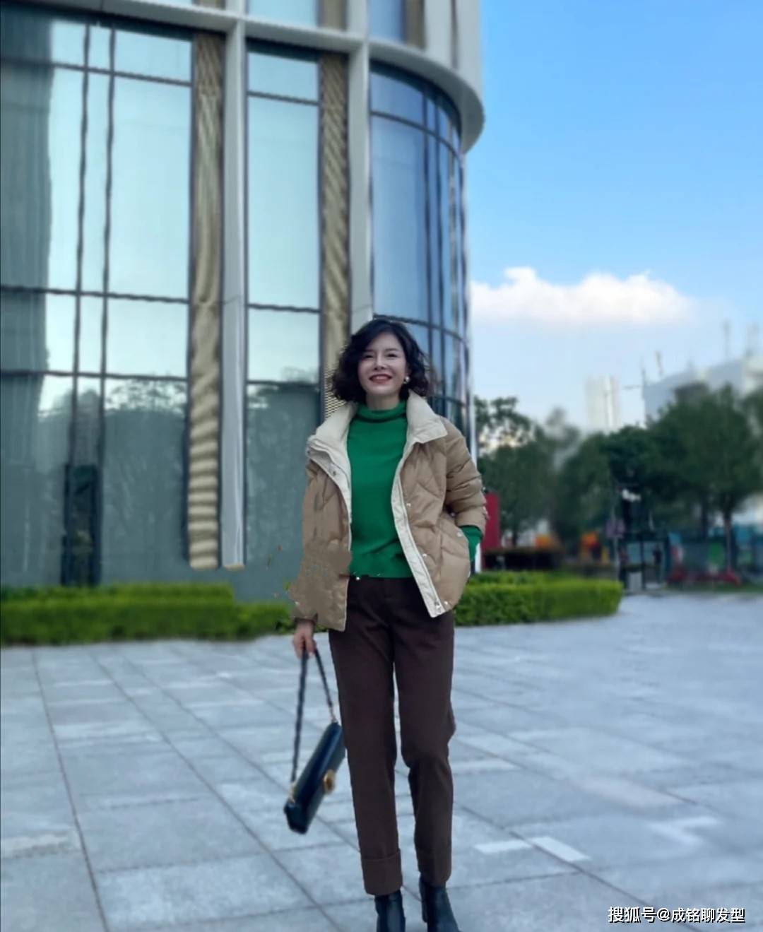 雷区 五六十岁的女人穿羽绒服,这三个“雷区”不能踩,影响气质又显矮