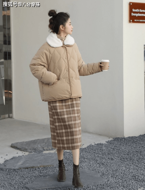 下半身 冬季穿搭在精不在多，试试这些简单舒适的羽绒服，日常实用又洋气