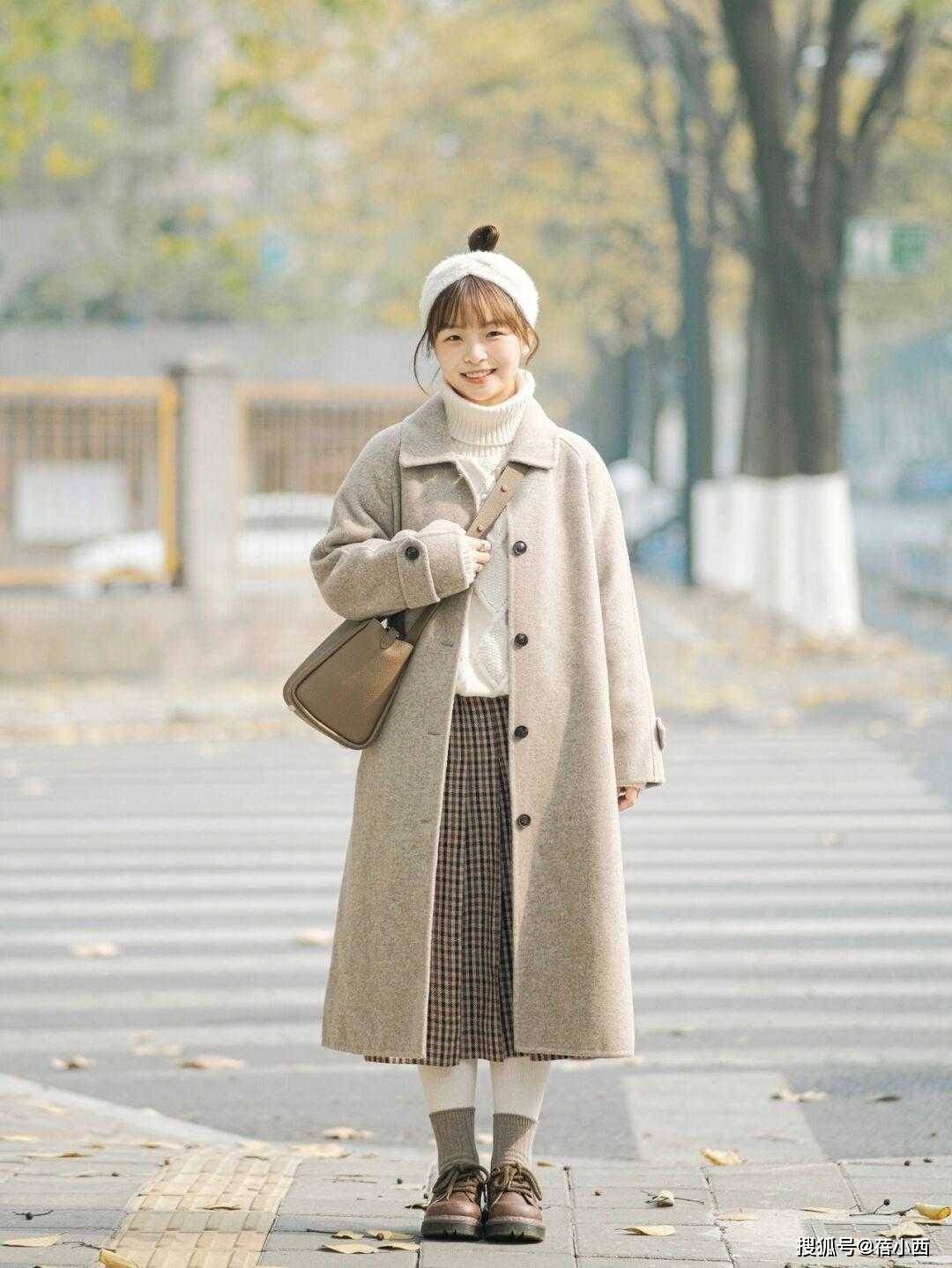 小个子 小个子入冬少穿“羽绒服”，建议多穿“大衣”，简约高级还耐看