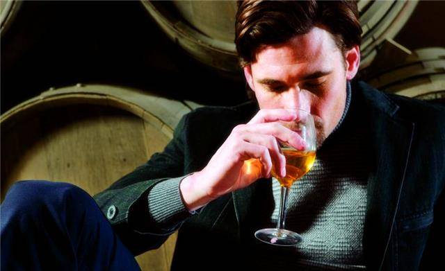 什么|肝脏不好，平时喝点酒，如何判断肝部到底是什么情况？看专家理解