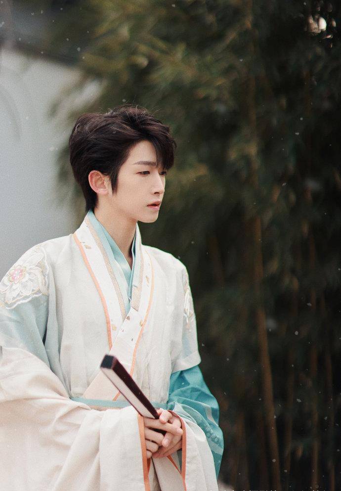 超越 盘点穿汉服拍照最好看的明星，杨超越排第一没人反对吧？