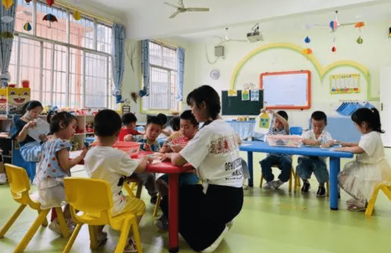 社保|幼儿园教师终于等到了，教育部传来消息，将保障幼师工资及社保