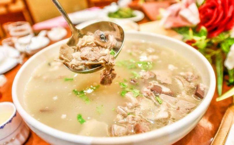 韭菜能和牛肉一起煮汤吗 f5ad8c5d9a744e8ebc2b6e532b3795ef.jpeg