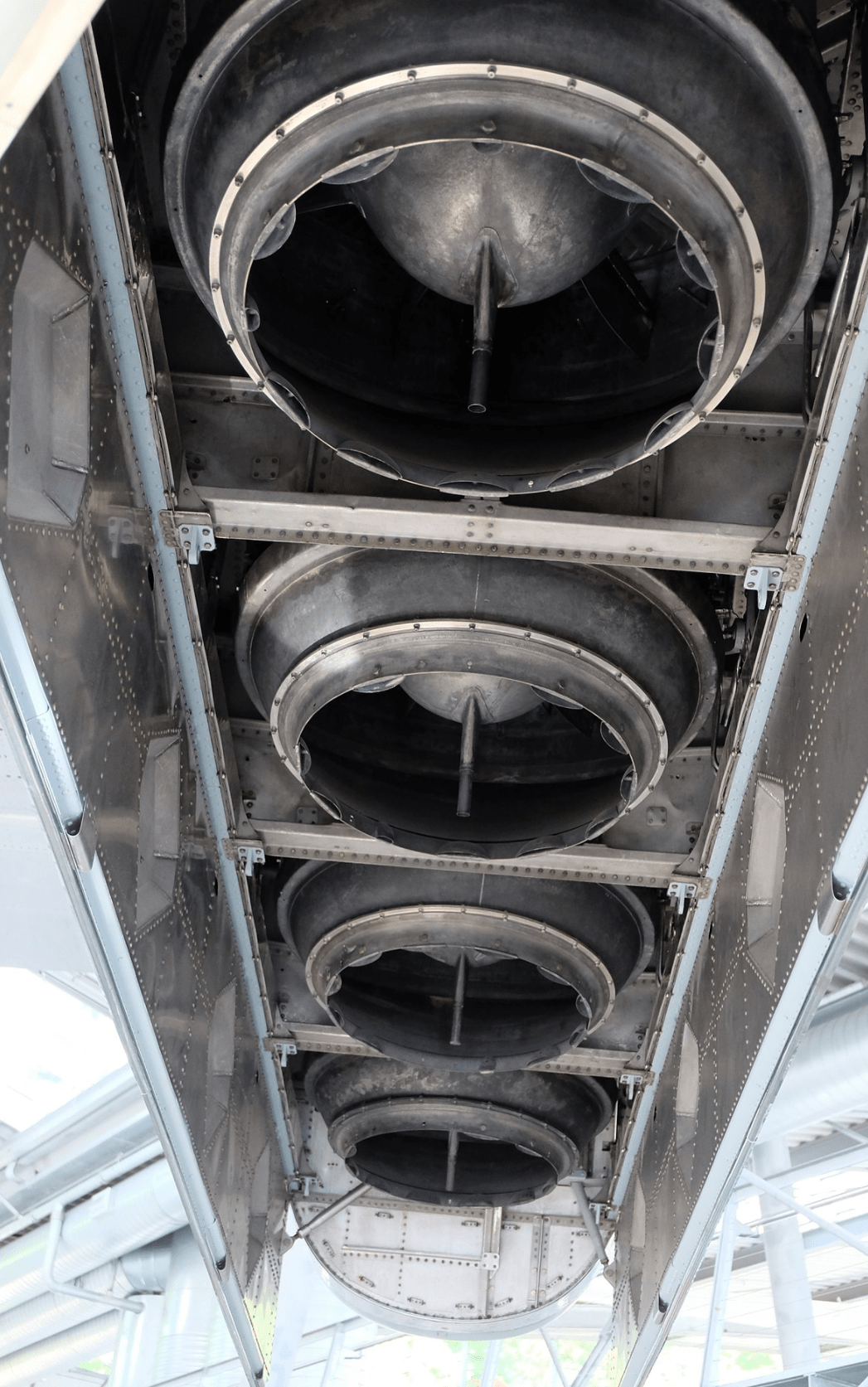 冷战黑科技德国研发的垂直起降运输机安装有10台发动机