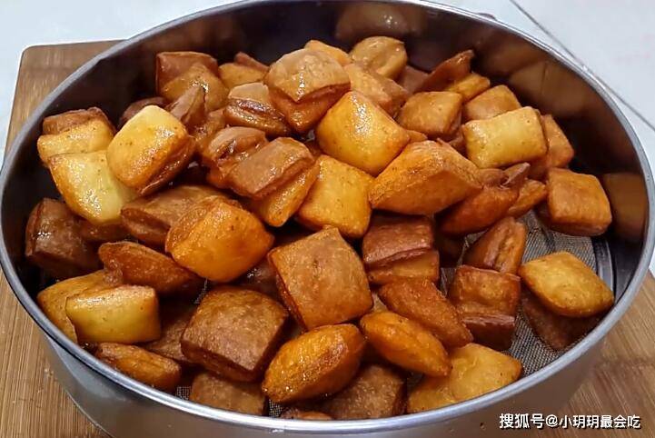 做法|一个红薯，一勺红糖，教你做好吃的小零食，香甜酥脆，孩子超喜欢