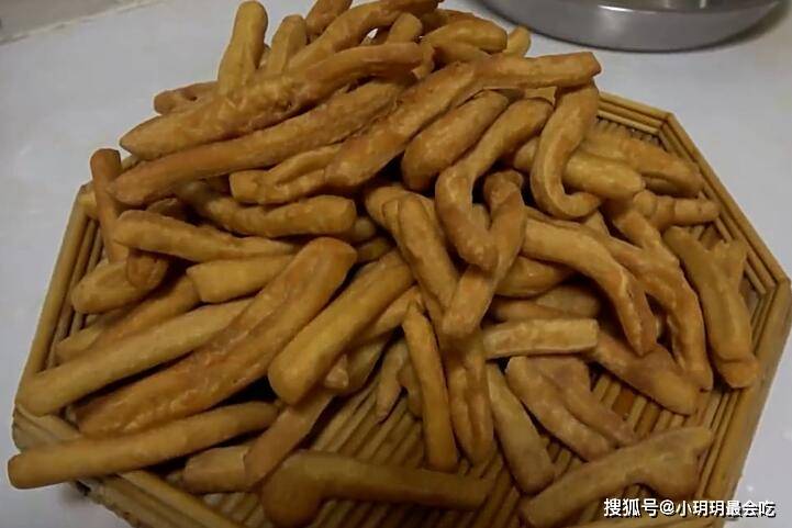 做法|好吃又简单的江米条,做法和技巧告诉你,香甜酥脆,做一锅不够吃