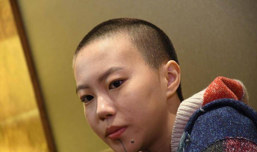 个性 女以母贵，窦靖童穿一件老汉棉袄也被夸