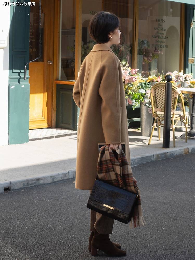 牛油果 冬天不要老穿黑白灰了，这几种颜色甜美温柔又显白，减龄又时髦