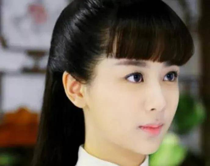 碧瑶锅盖刘海最考验幼龄长相，赵丽颖杨幂好灵动，热巴职业生涯级黑照