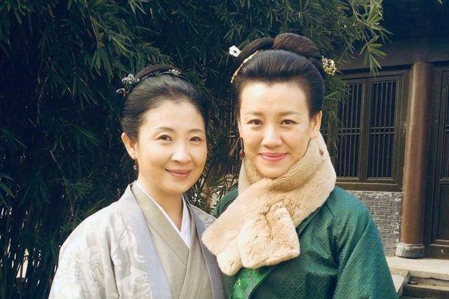 红花|《小敏家》中的佟兵妈和李主任,看似不起眼的配角,来头都不小